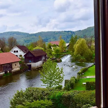 Nočitev z zajtrkom Estate Magovac - Reka Ljubezni *